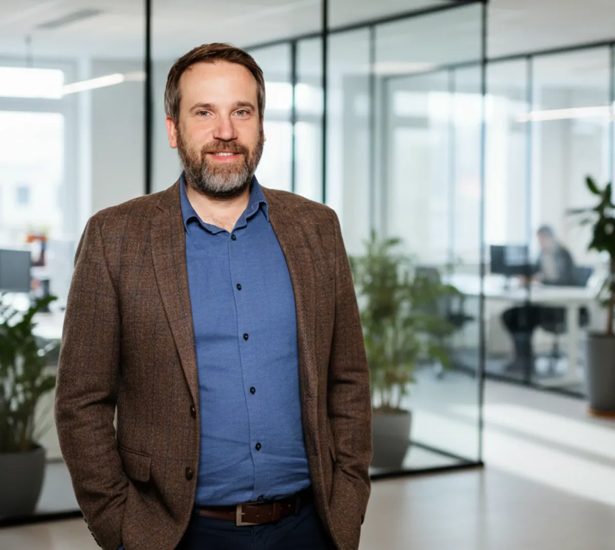 Afbeelding bij Wie is Adam Bakker?